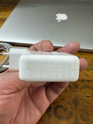 CARGADOR MACBOOKPRO 2024 NUEVO POCO USO !!