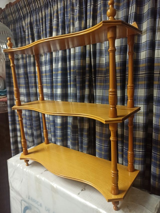 Estantería de madera