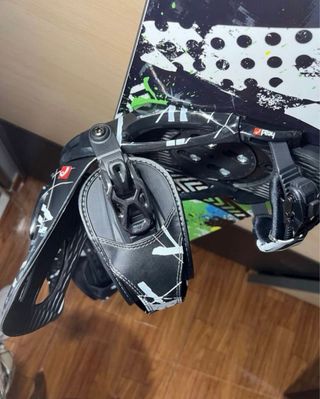 Tabla snowboard Fijaciones y botas 