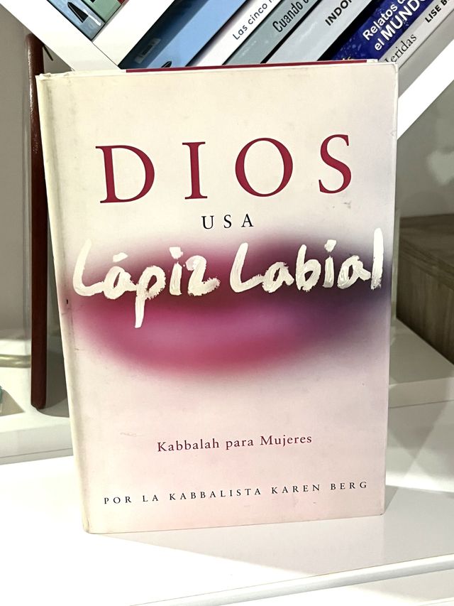Libro - Dios usa lápiz labial Kabbalah mujeres