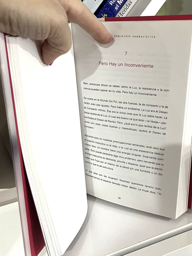 Libro - Dios usa lápiz labial Kabbalah mujeres