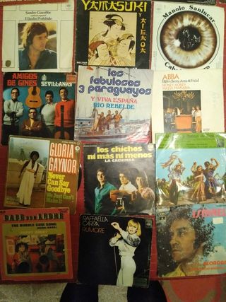 Tocadiscos y lote de discos 