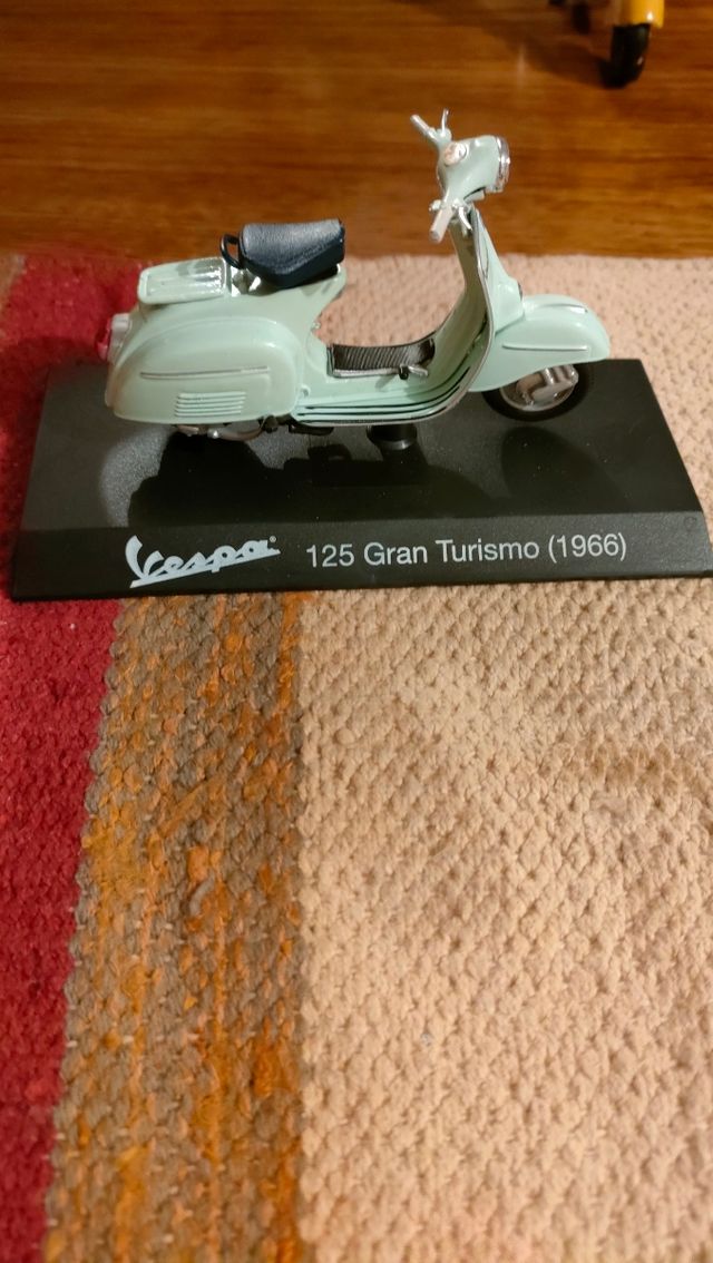 MODELLINO PIAGGIO VESPA 125 GRAN TURISMO