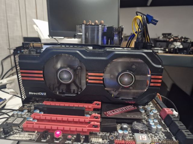 Gráfica ASUS GeForce GTX 560 Ti