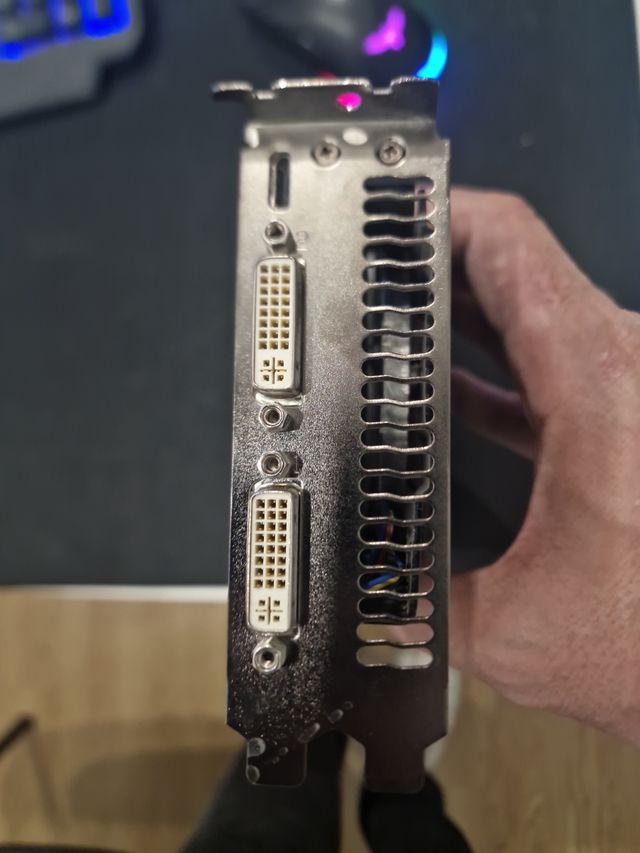 Gráfica ASUS GeForce GTX 560 Ti