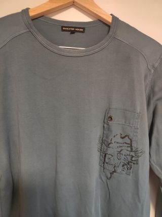 Camiseta Sweater House
