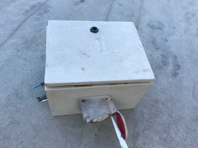 Scatola di interruttori con coperchio industriale