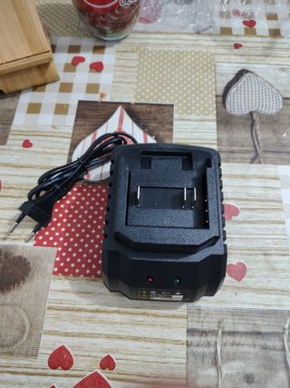 Cargador baterías 18v anclaje makita