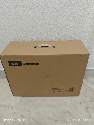 Proyector Excelvan y trípode