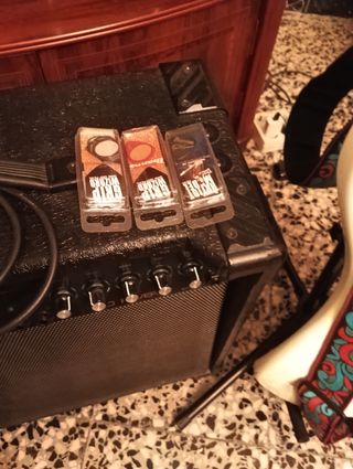 Guitarra. Amplificador. Y pedalera.