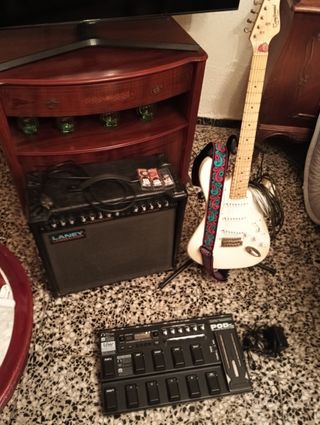 Guitarra. Amplificador. Y pedalera.