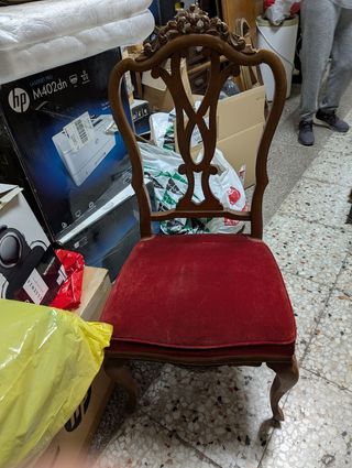 Silla antigua tapizada