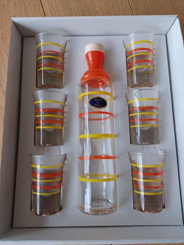 Set bottiglia e bicchieri da liquore