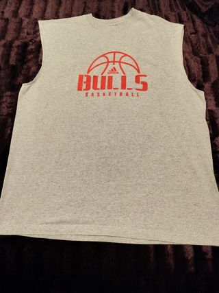Camiseta Adidas vintage Bulls basketball.  Talla L