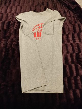 Camiseta Adidas vintage Bulls basketball.  Talla L