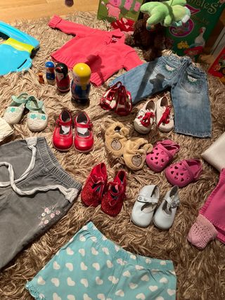Lote ropa accesorios juguetes bebé