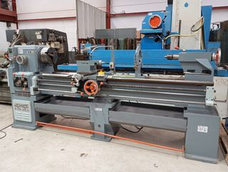 Torno Jashone M215-310. 2000 mm