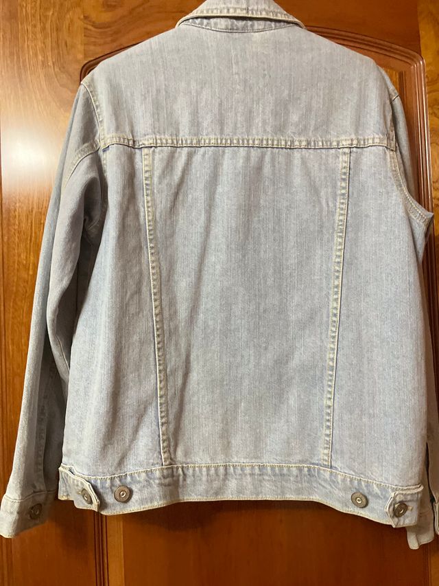 Cazadora vaquera azul claro