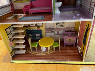 Casa de muñecas de madera de gran tamaño