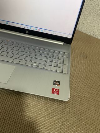 Portatil Hp 15 Ryzen 5 8 gb ddr4