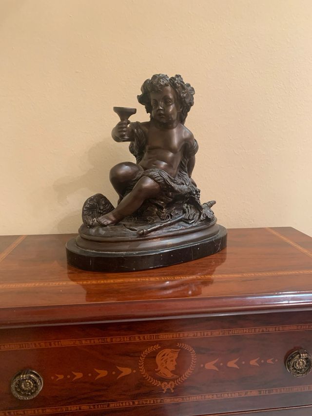 Figura  niño con copa