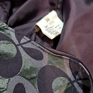 Vestido violeta y gris.