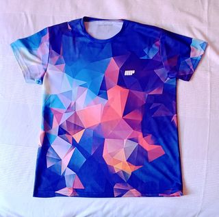 L - CAMISETA MY PROTEIN POLIEDRICA SUBLIMACION