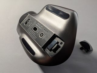 Ratón inalámbrico gaming Logitech con 5 botones