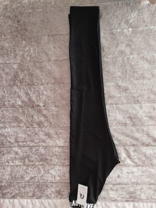 Conjunto deportivo negro