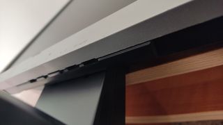 Vitrina madera y cristal semi opaco