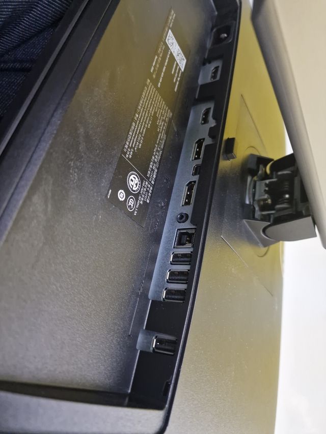 Monitor Dell U2415b en buen estado