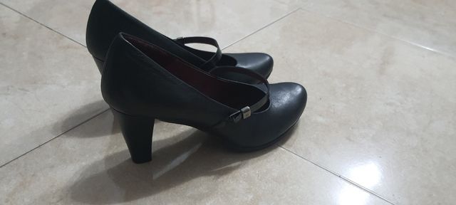 Zapatos negros mujer Hispanitas