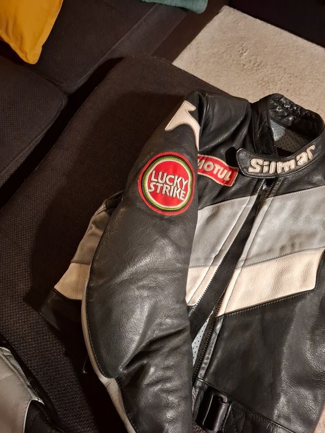 Chaqueta y pantalón de ir en moto. Cuero