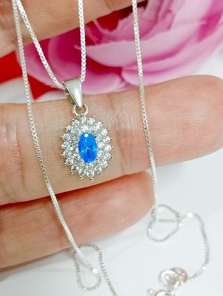 Precioso zafiro circonita azul plata de ley.