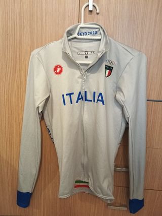 Ropa Castelli cazadora y maillot