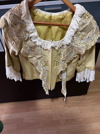 Corpiño fallera con pico y manteleta