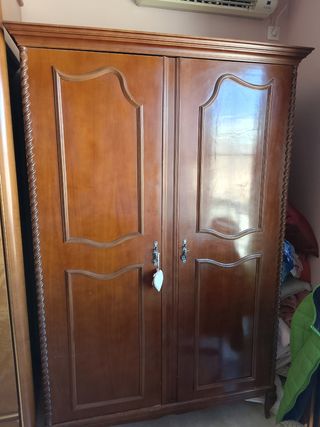 Armario dormitorio,más mesitas ,cama y escritorio