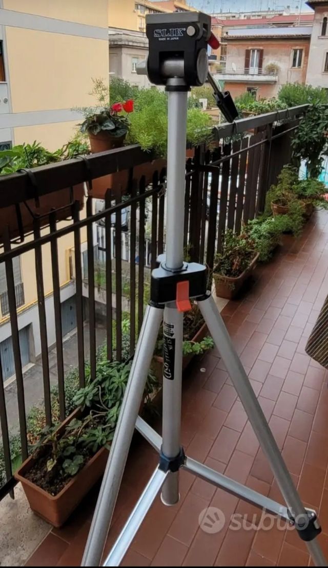 Cavalletto per apparecchiature fot