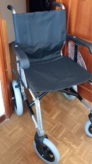 Silla de ruedas TOTALMENTE NUEVA!.