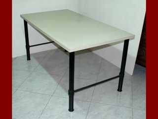 Tavolo scrivania per studio o lavoro