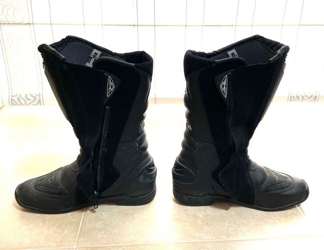 Traje de moto chaquta y pantalon guantes y botas