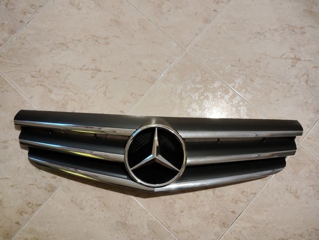 REJILLA FRONTAL MERCEDES CLK