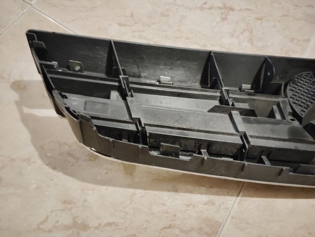 REJILLA FRONTAL MERCEDES CLK