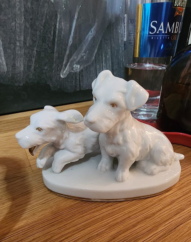 Rara porcellana bianca Coppia di Terrier