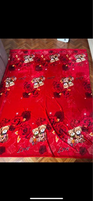 Manta terciopelo roja ositos y rosas