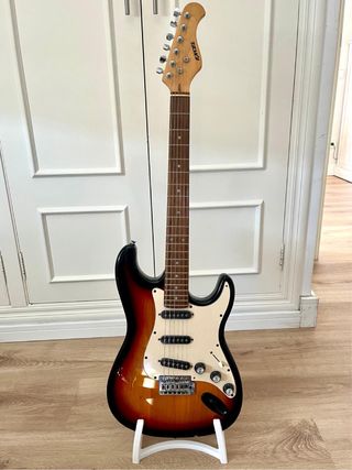 Guitarra Stratocaster + Soporte 