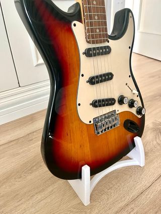 Guitarra Stratocaster + Soporte 