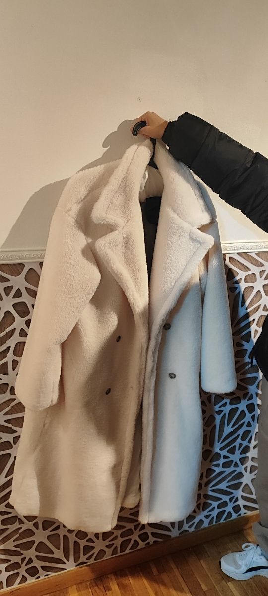 Abrigo blanco de mujer