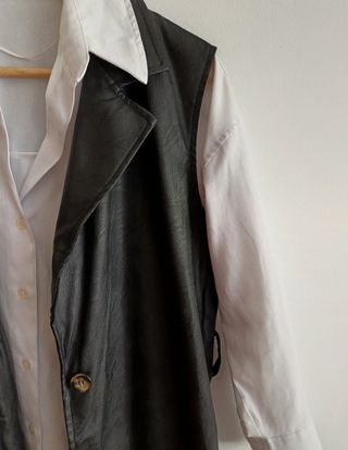 Chaleco de cuero negro