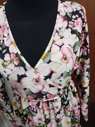Vestito elasticizzato fiori